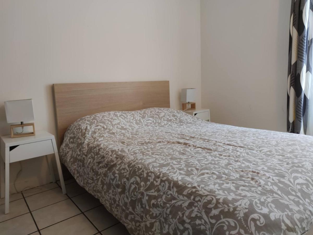 Modern 1 Bedroom Apartment Near The Metro. Ivry-sur-Seine Kültér fotó