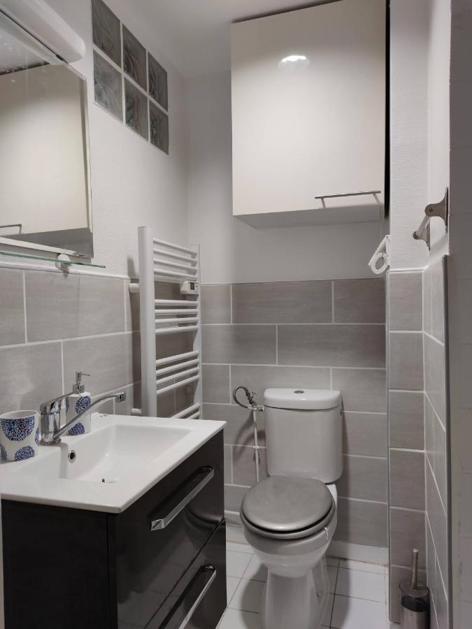 Modern 1 Bedroom Apartment Near The Metro. Ivry-sur-Seine Kültér fotó