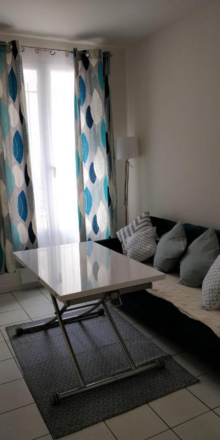 Modern 1 Bedroom Apartment Near The Metro. Ivry-sur-Seine Kültér fotó