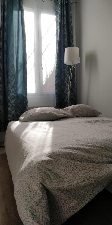 Modern 1 Bedroom Apartment Near The Metro. Ivry-sur-Seine Kültér fotó
