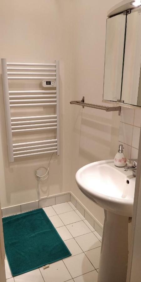 Modern 1 Bedroom Apartment Near The Metro. Ivry-sur-Seine Kültér fotó